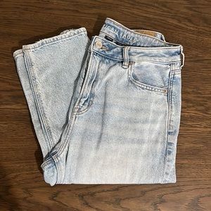 American Eagle Strigid Mom Jean light wash size 8